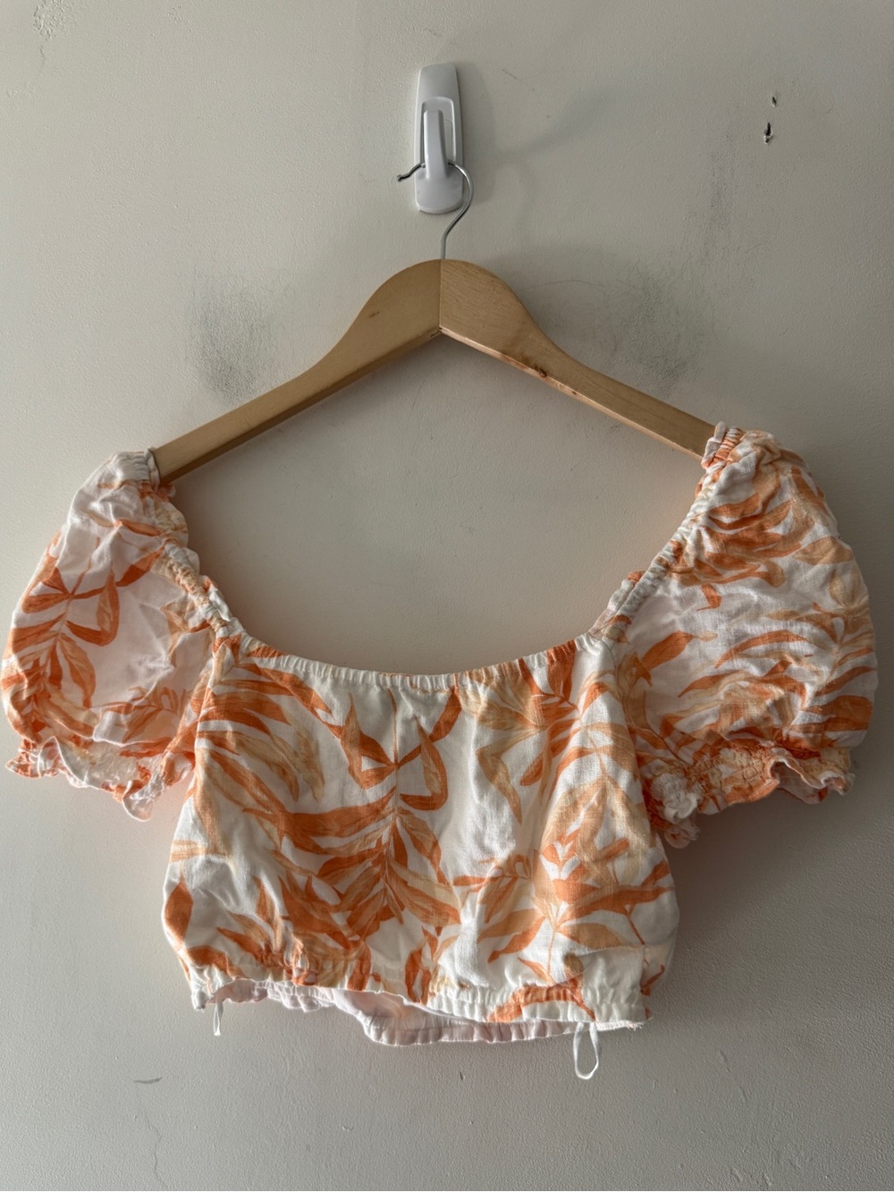 Abercrombie & Fitch Orange and Cream Floral Linen Blend Puff Sleeve Crop Top - Picture 7 of 8